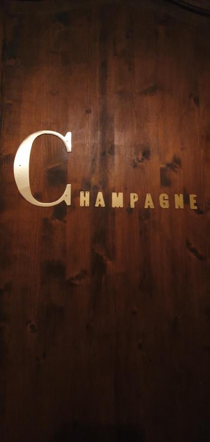 Au Chambellan Bed & Breakfast เอ-แชมเปญ ภายนอก รูปภาพ